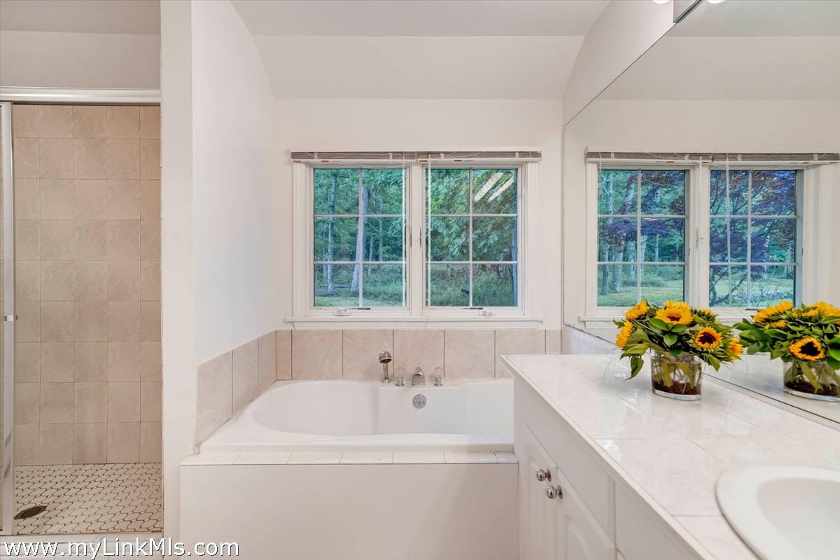 39 Iron Hill Road Oak Bluffs, MA 02557 - Photo 18 of 48