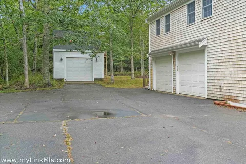 $1,750,000 | 39 Iron Hill Road, Oak Bluffs, MA 02557