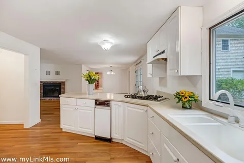 $1,750,000 | 39 Iron Hill Road, Oak Bluffs, MA 02557