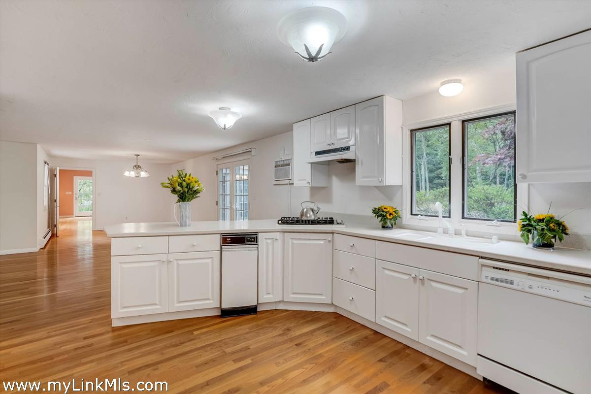 39 Iron Hill Road Oak Bluffs, MA 02557 - Photo 10 of 48