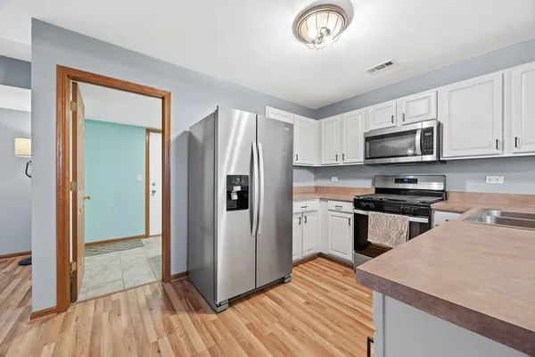 $315,000 | 568 Four Seasons Boulevard, Aurora, IL 60504
