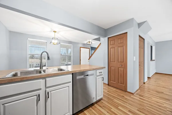 $315,000 | 568 Four Seasons Boulevard, Aurora, IL 60504