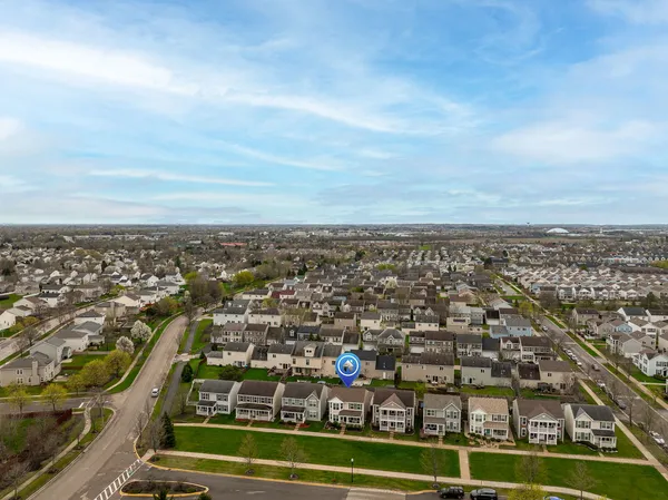$315,000 | 568 Four Seasons Boulevard, Aurora, IL 60504