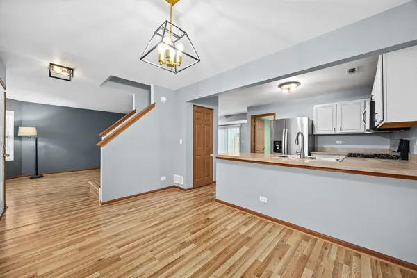 $315,000 | 568 Four Seasons Boulevard, Aurora, IL 60504