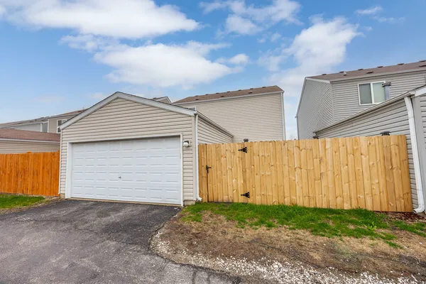 $315,000 | 568 Four Seasons Boulevard, Aurora, IL 60504