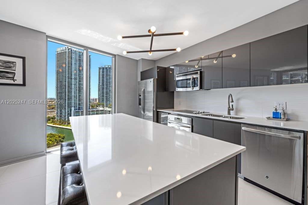 31 Southeast 6th Street, Unit 2101 Miami, FL 33131 - Photo 4 of 12