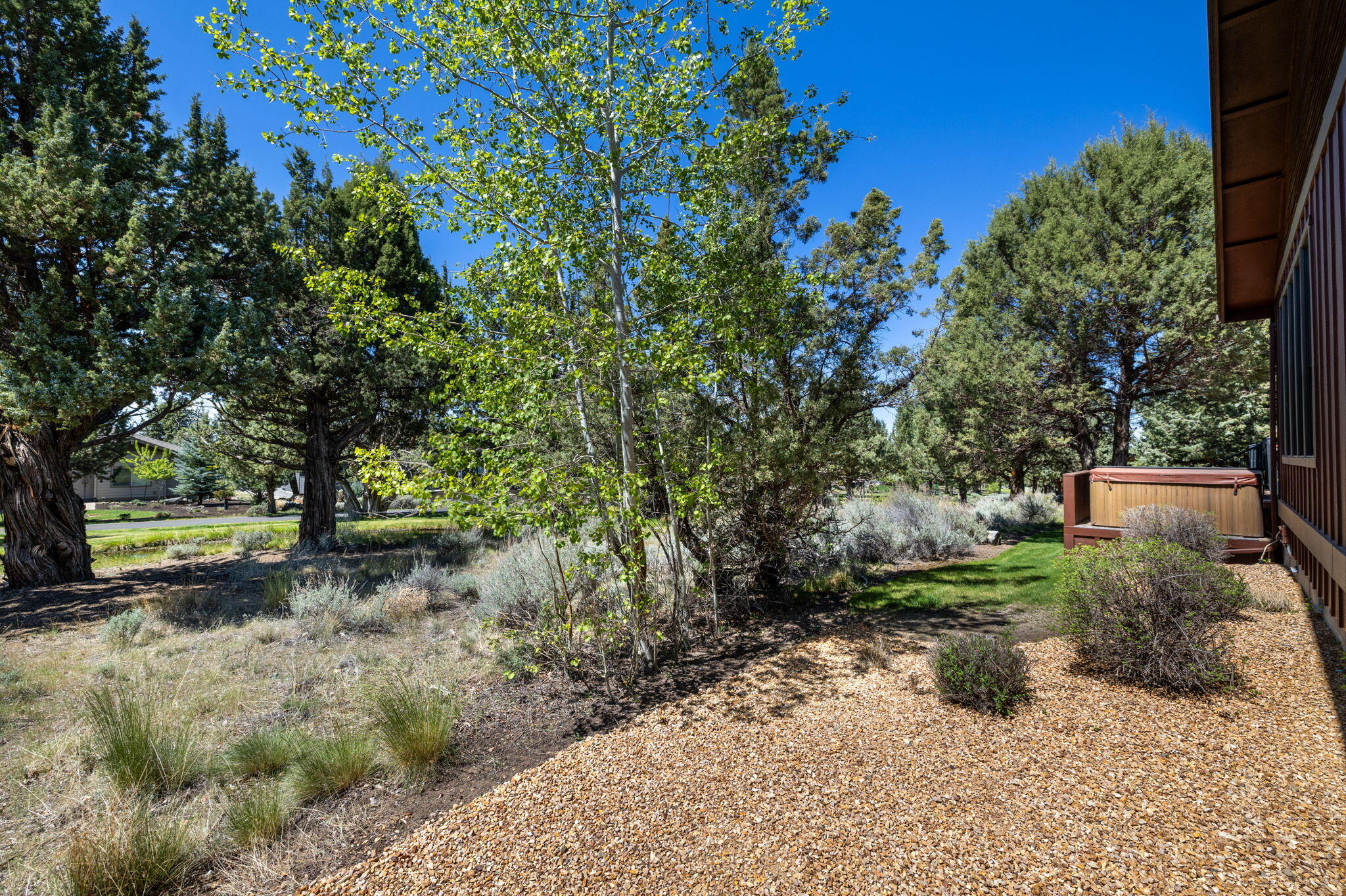 1144 Highland View Loop Redmond, OR 97756 - Photo 33 of 69 a backyard of a house with lots of green space