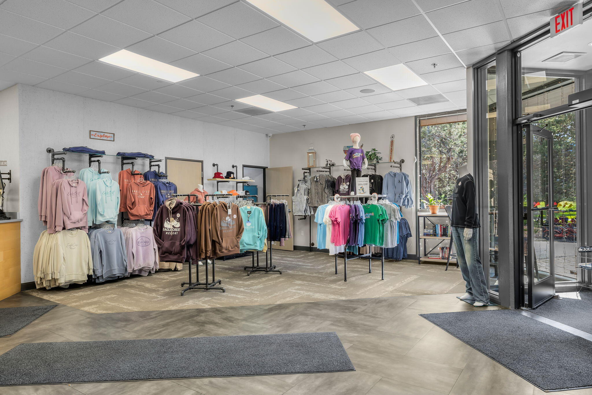 1144 Highland View Loop Redmond, OR 97756 - Photo 55 of 69 a view of a room with gym equipment