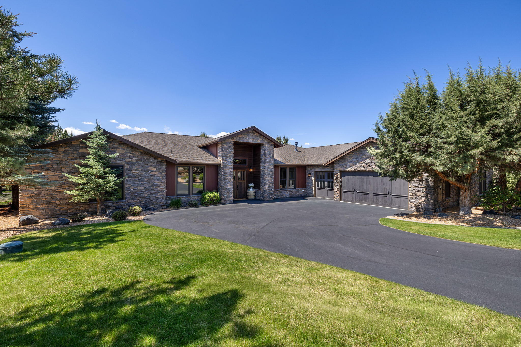 1144 Highland View Loop Redmond, OR 97756 - Photo 6 of 69 a front view of house with yard and green space