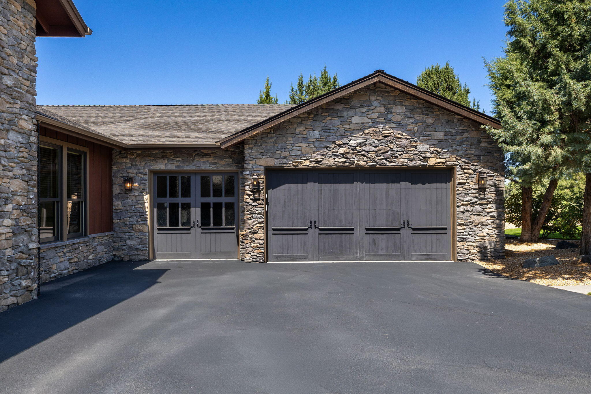 1144 Highland View Loop Redmond, OR 97756 - Photo 7 of 69 a view of a house with a outdoor space
