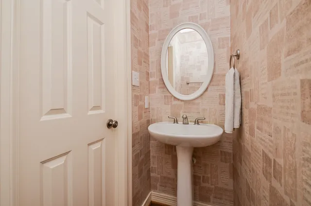 $4,200 | 227 McGowen Street, Houston, TX 77006