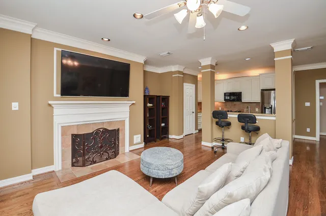 $4,200 | 227 McGowen Street, Houston, TX 77006