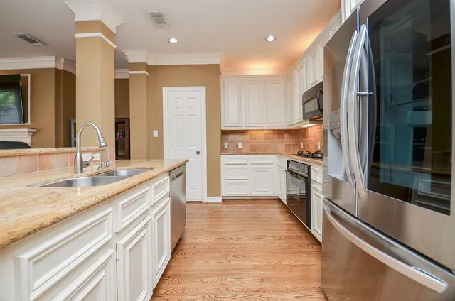 $4,200 | 227 McGowen Street, Houston, TX 77006