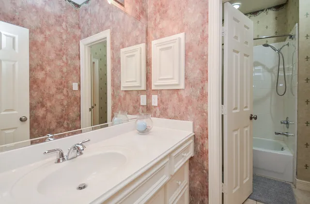 $4,200 | 227 McGowen Street, Houston, TX 77006