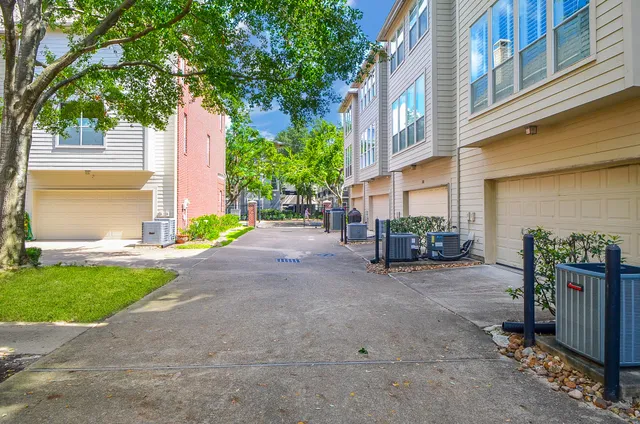 $4,200 | 227 McGowen Street, Houston, TX 77006