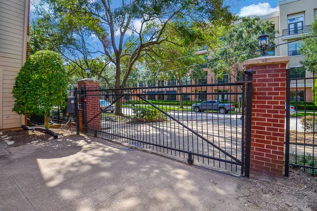 $4,200 | 227 McGowen Street, Houston, TX 77006