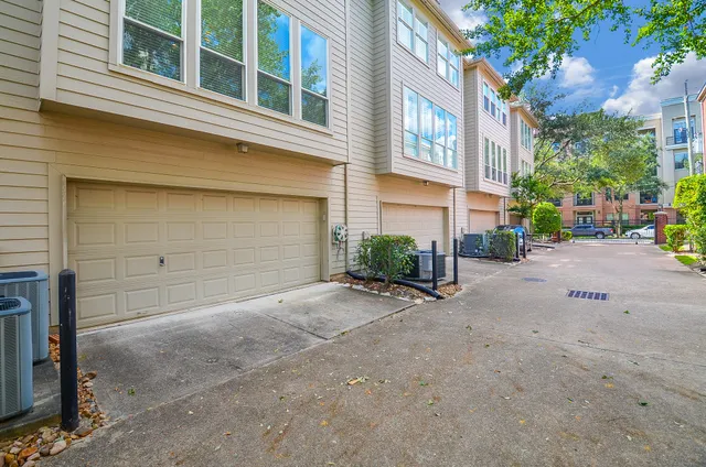 $4,200 | 227 McGowen Street, Houston, TX 77006