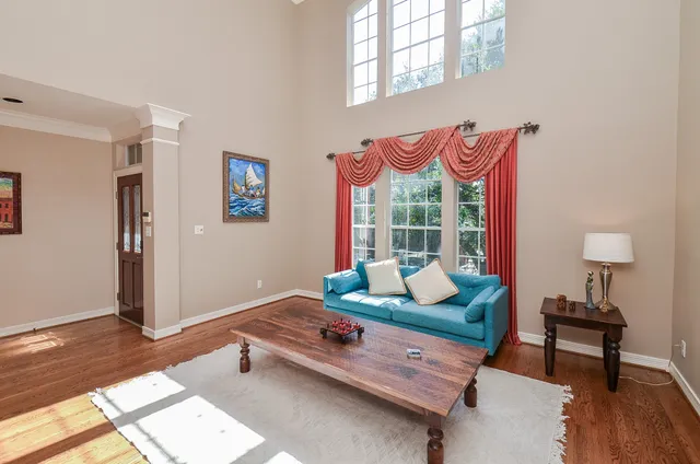 $4,200 | 227 McGowen Street, Houston, TX 77006