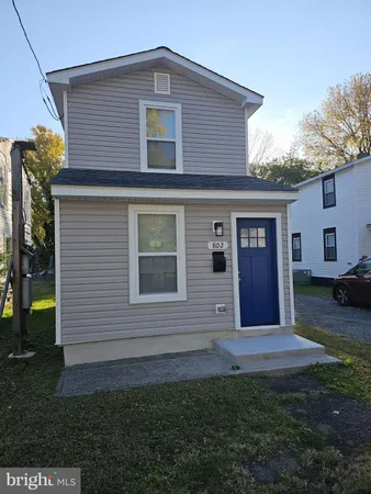 a view front of house with yard