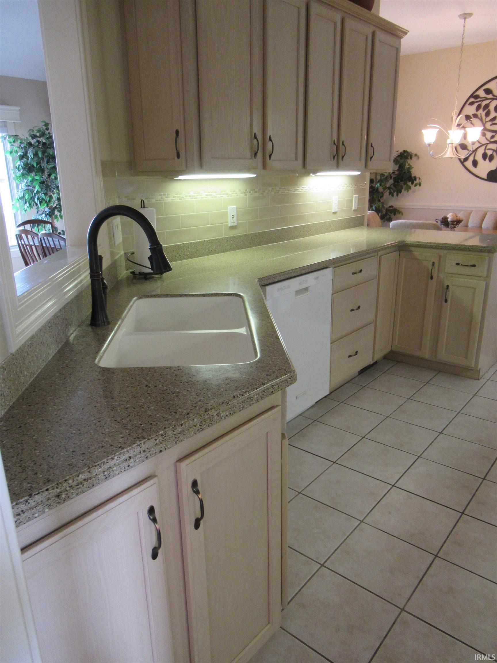 2428 Barcroft Court Fort Wayne, IN 46804 - Photo 7 of 31