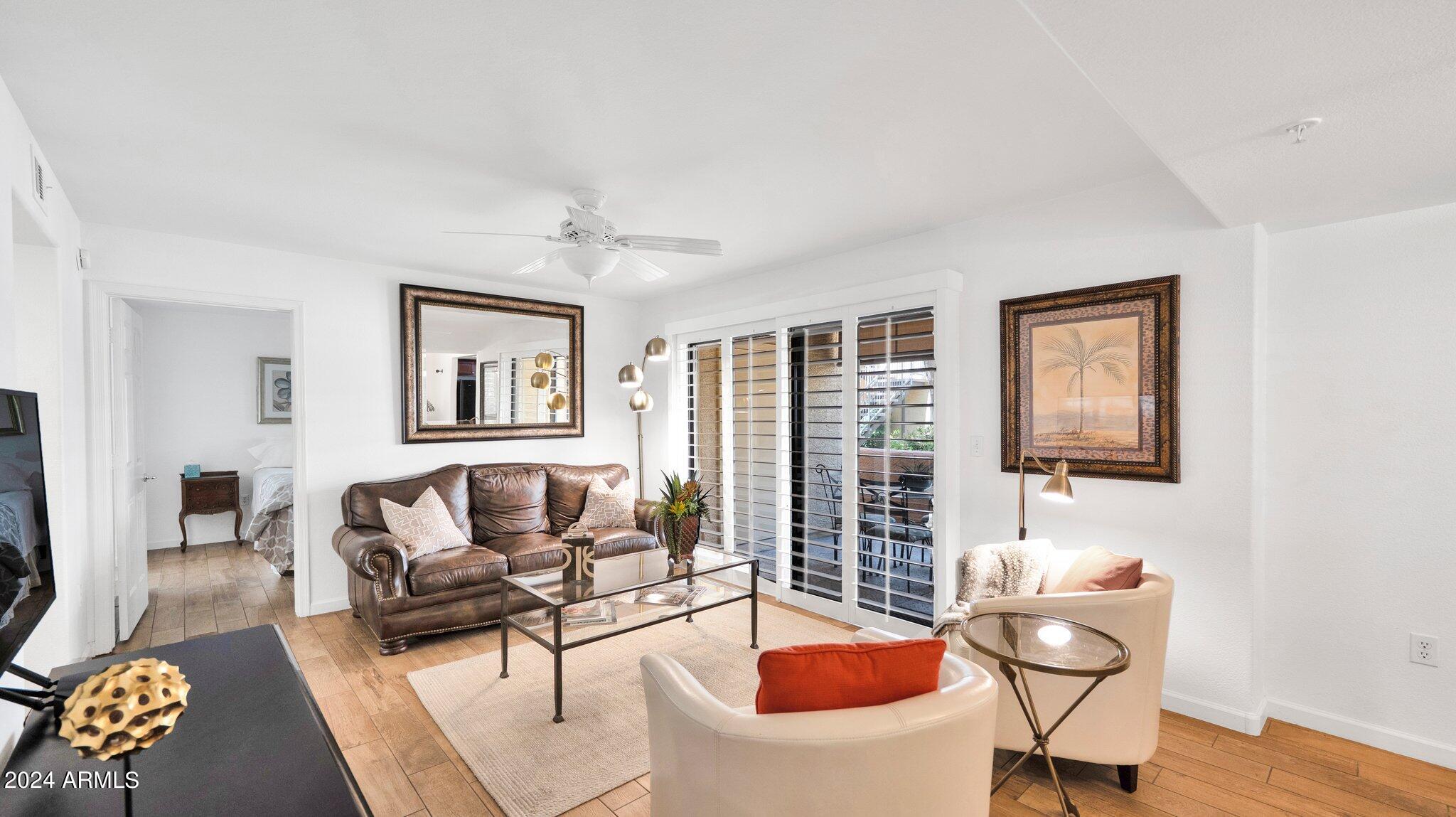 9990 North Scottsdale Road, Unit 1043 Paradise Valley, AZ 85253 - Photo 5 of 28 a living room with furniture and a window