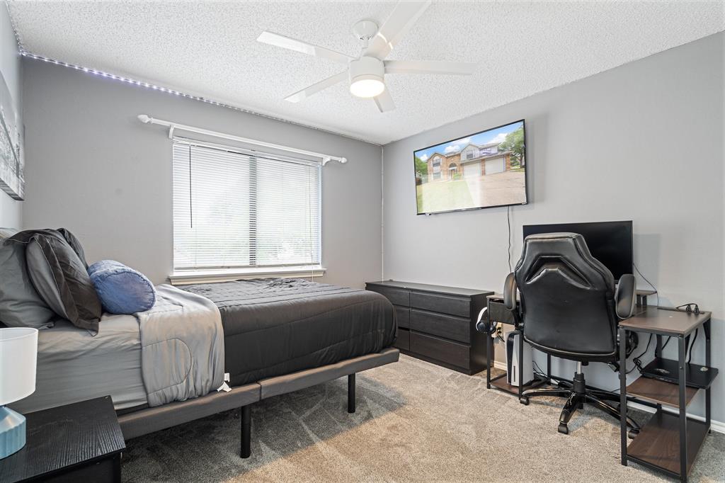 303 Hopewell Street Grand Prairie, TX 75052 - Photo 21 of 28 a bedroom with a workspace