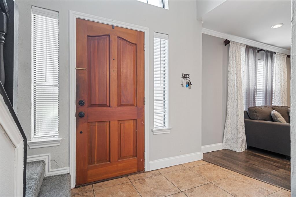 303 Hopewell Street Grand Prairie, TX 75052 - Photo 3 of 28