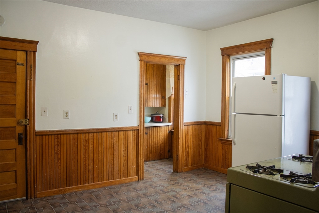 91 Perry Avenue, Unit 3 Worcester, MA 01610 - Photo 2 of 7