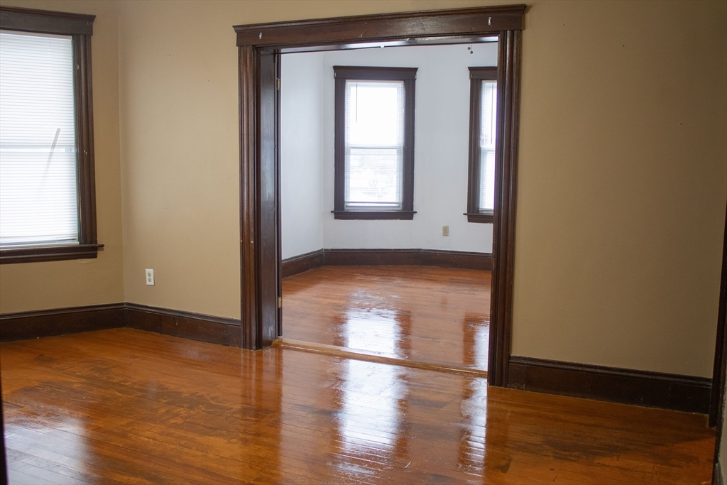 91 Perry Avenue, Unit 3 Worcester, MA 01610 - Photo 3 of 7