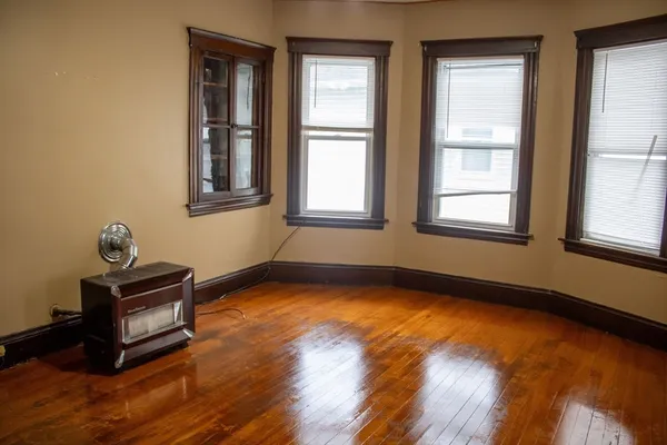 $2,000 | 91 Perry Avenue, Unit 3, Worcester, MA 01610