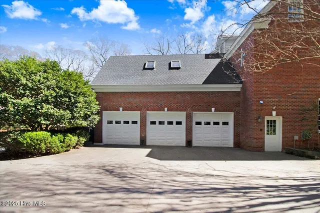 $1,185,000 | 618 Lakeshore Drive, Goldsboro, NC 27534