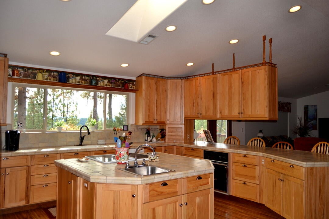 222 Guth Road Grants Pass, OR 97526 - Photo 7 of 48 DSC_3333
