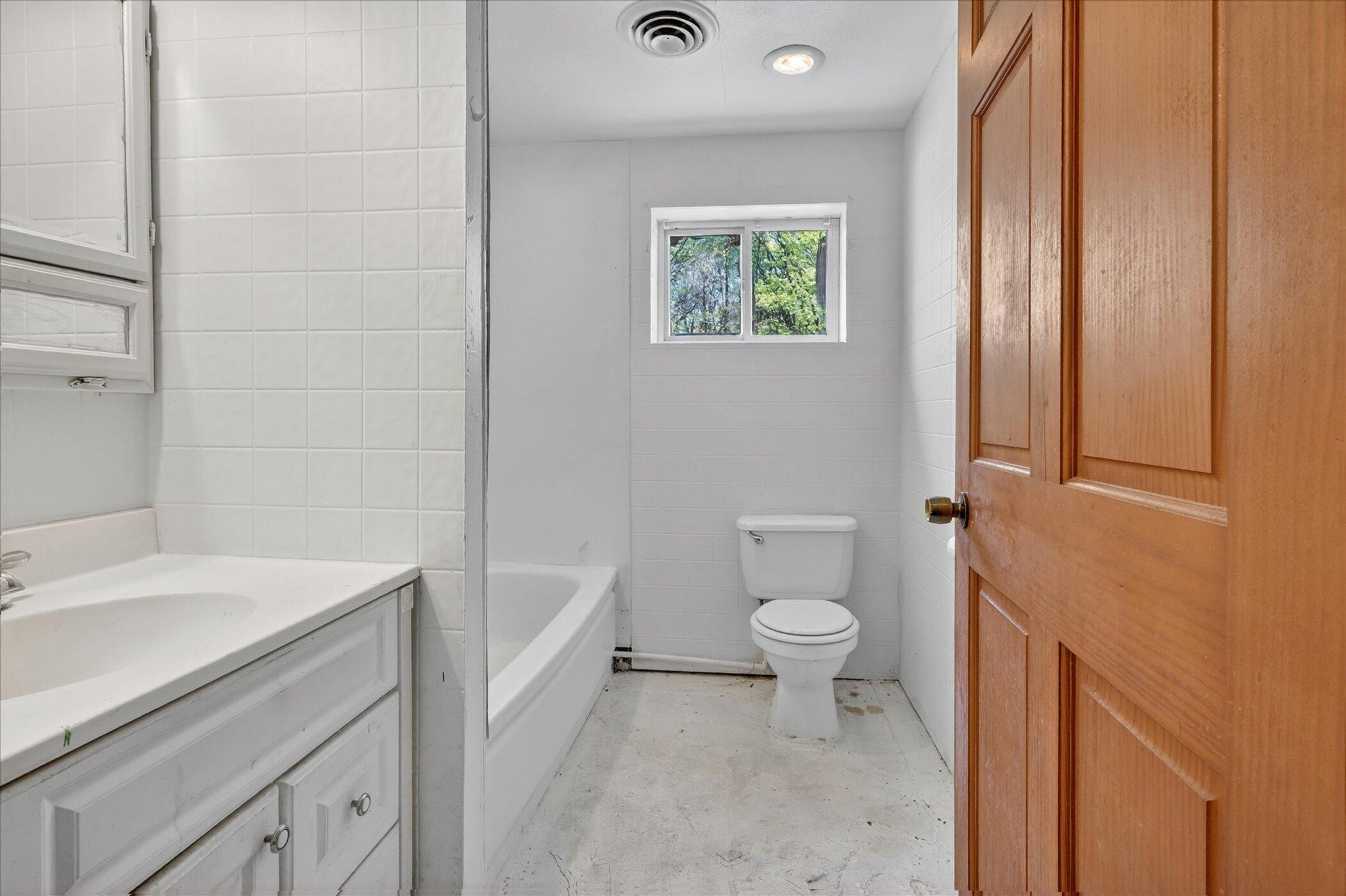 56447 Twin Lakes Road Cassopolis, MI 49031 - Photo 25 of 37 29-56447-Twin-Lakes-Rd-Cassopolis-Window