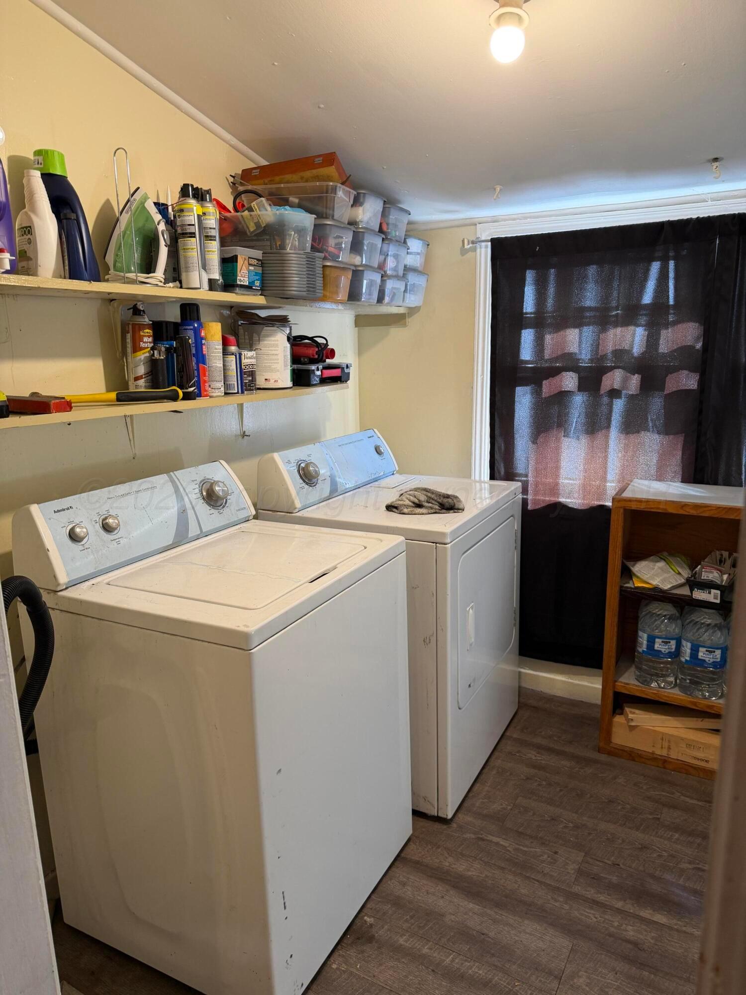 215 Hickory Street Borger, TX 79007 - Photo 11 of 18 a utility room with dryer and washer