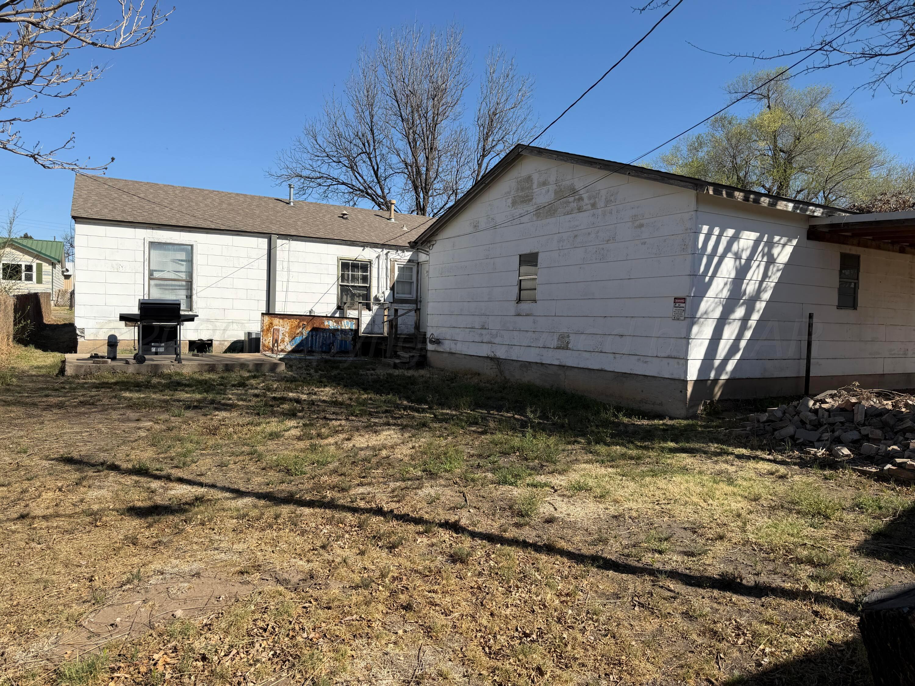 215 Hickory Street Borger, TX 79007 - Photo 14 of 18 a view of a house with a yard