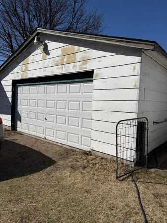 a view of a garage