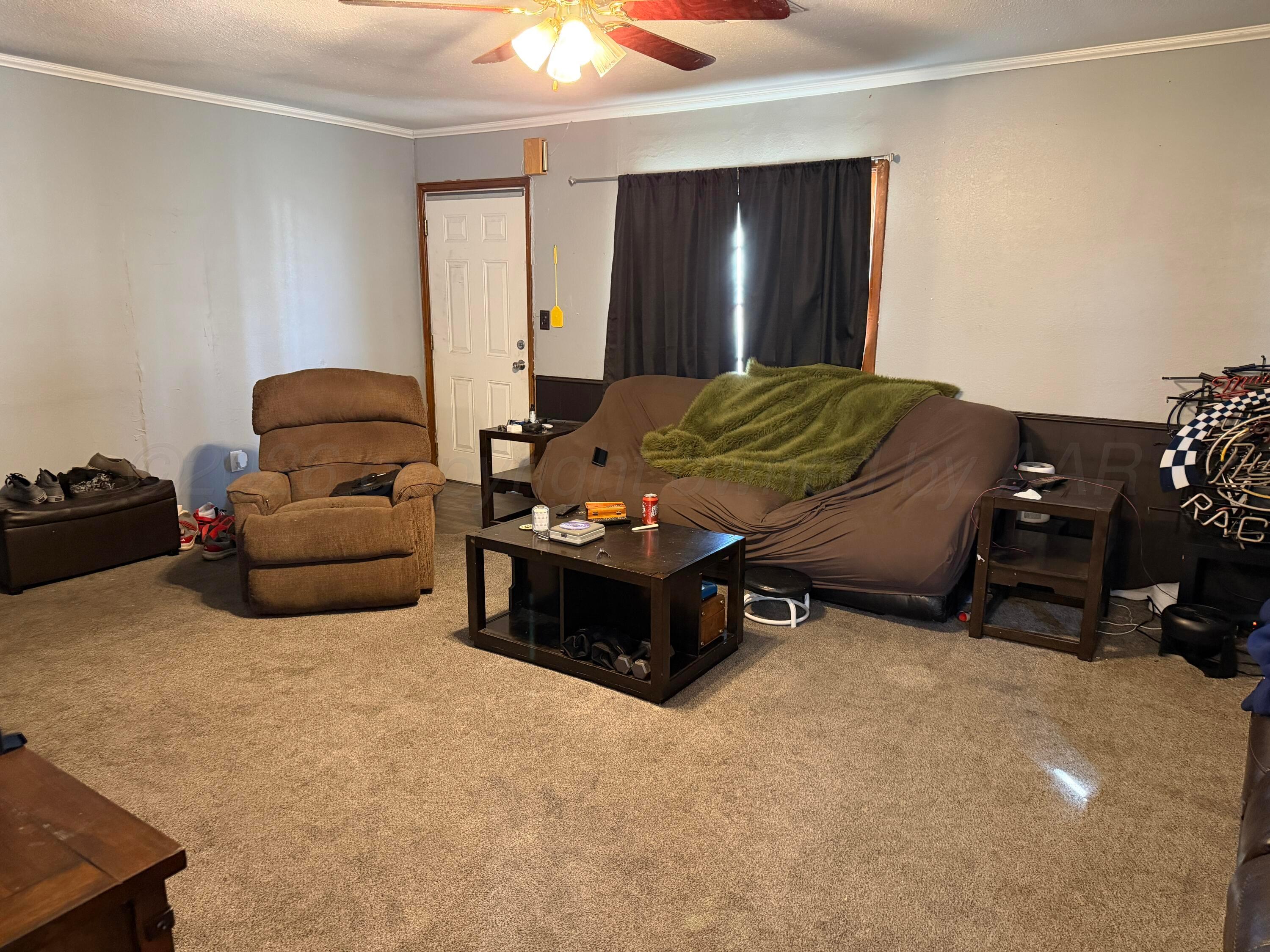 215 Hickory Street Borger, TX 79007 - Photo 3 of 18 a living room with furniture and a lamp