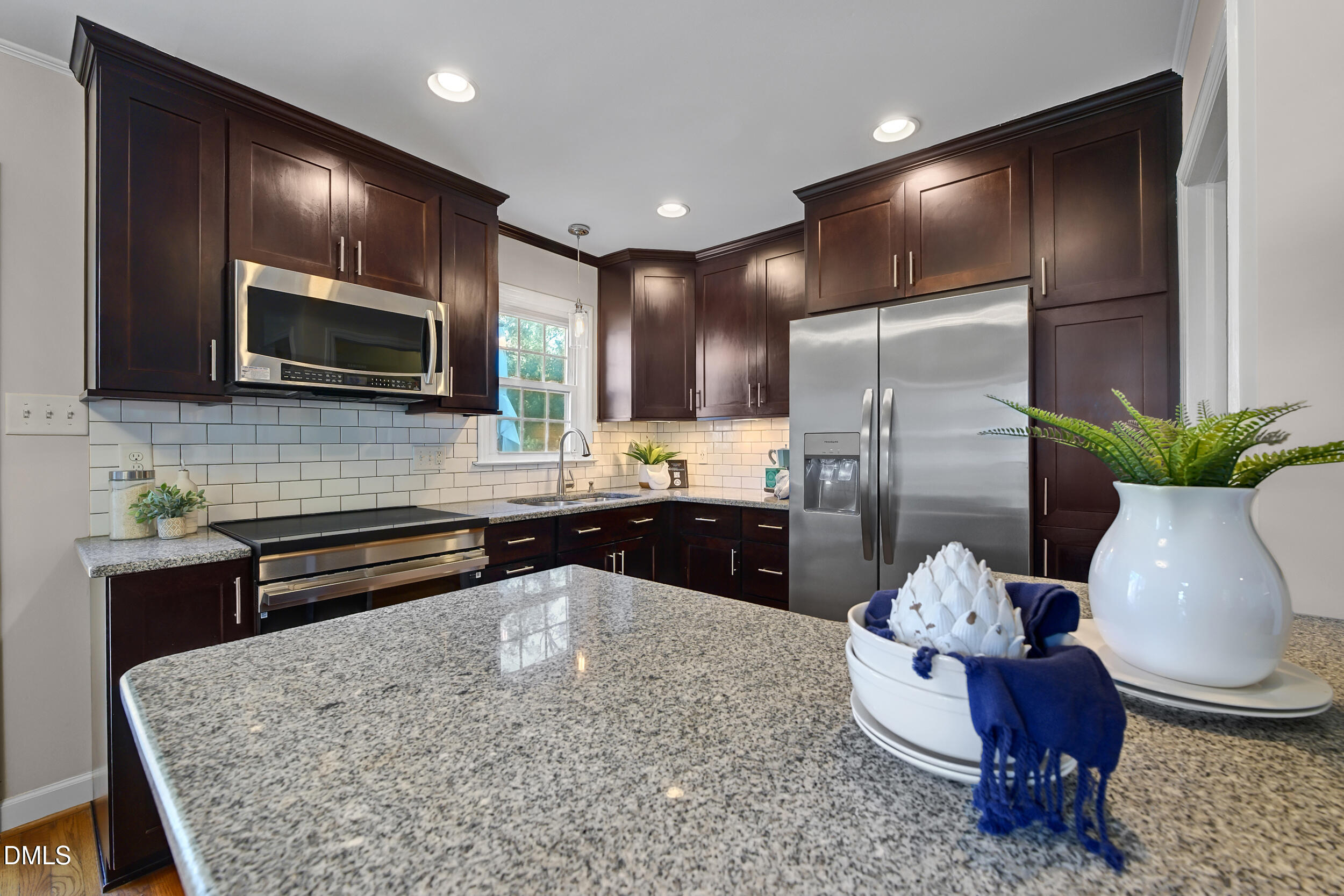 12 -2612 barmettler st, interior, kitche