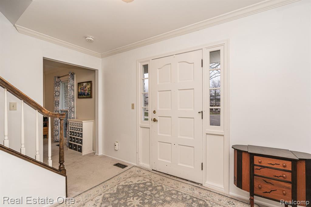 258 Belle Vernon Court Rochester, MI 48309 - Photo 4 of 41