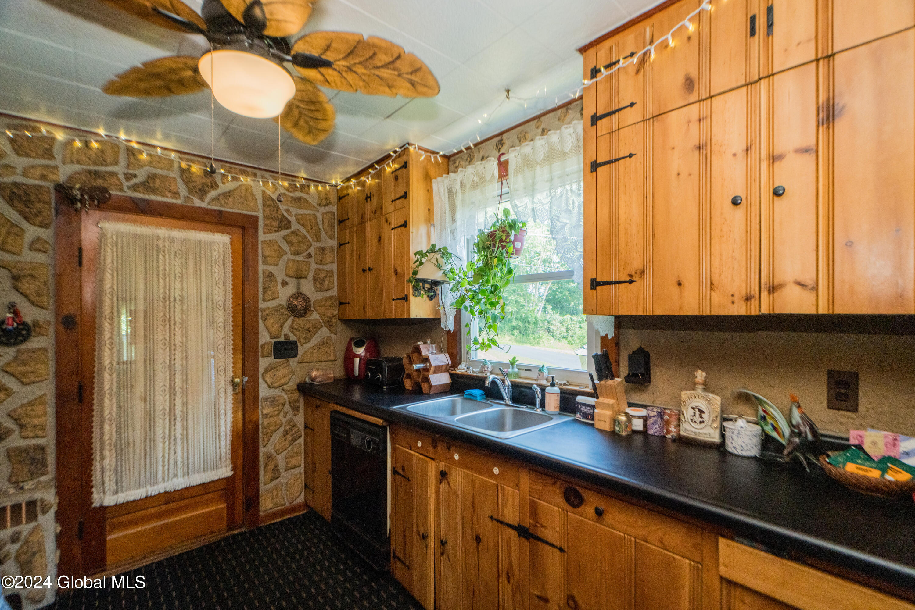 134 Manning Road Malta, NY 12020 - Photo 9 of 31 DSC00646