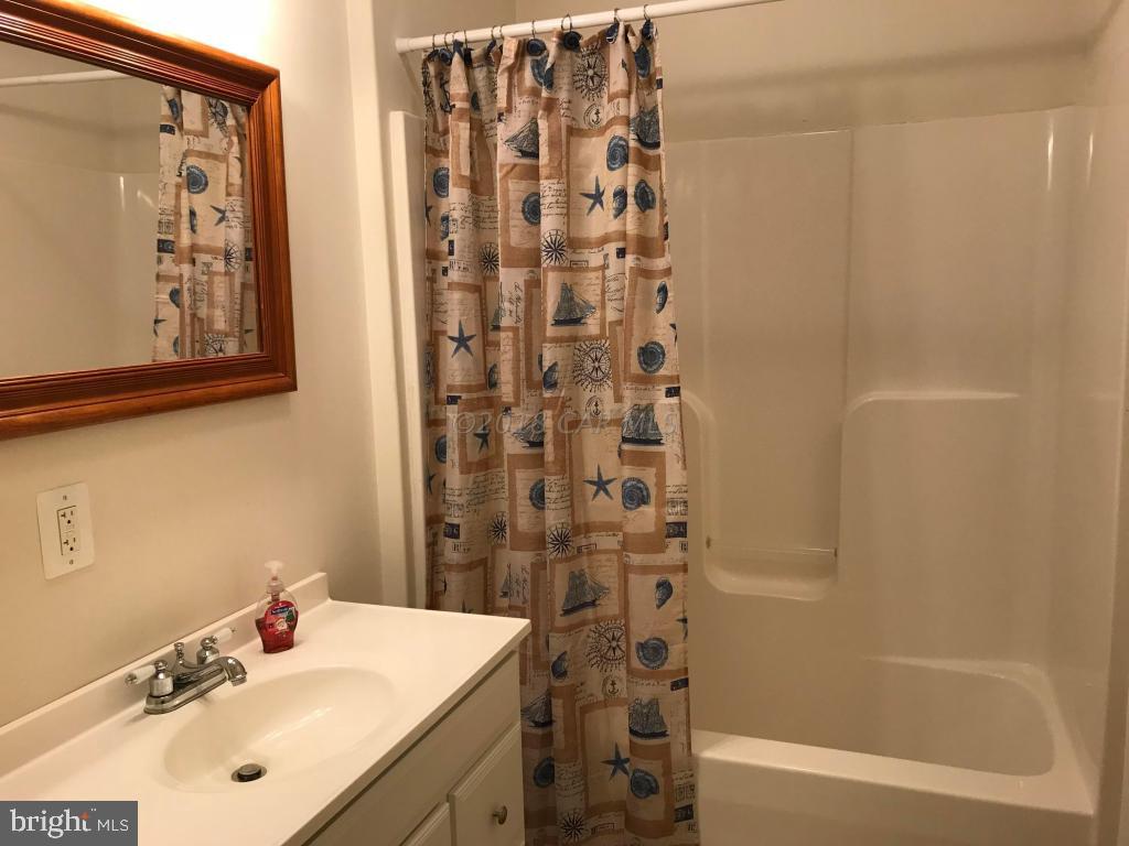 27230 Fairmount Road Westover, MD 21871 - Photo 25 of 53 Guest Bathroom with Tub and Shower