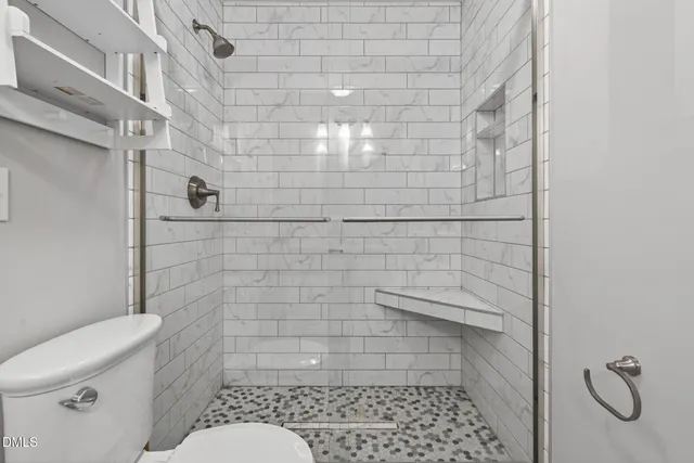 $1,225,000 | 106 Circle On The Green, Cary, NC 27519