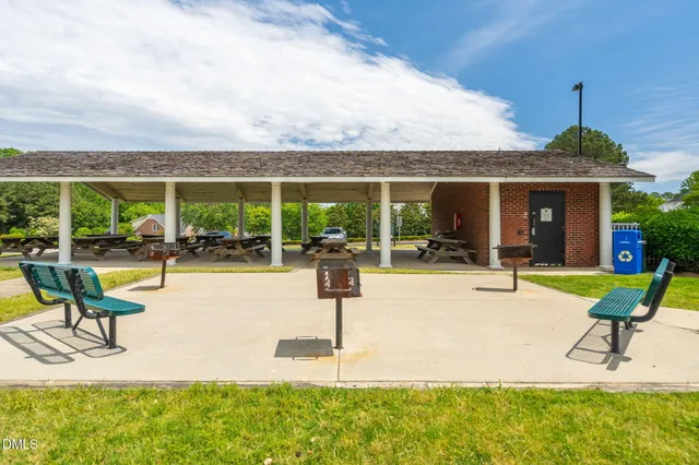 $1,225,000 | 106 Circle On The Green, Cary, NC 27519