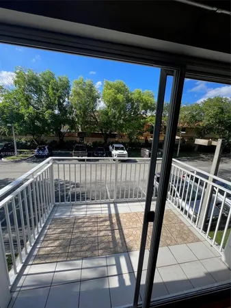 $1,950 | 11232 Southwest 12th Street, Unit 201, Pembroke Pines, FL 33025