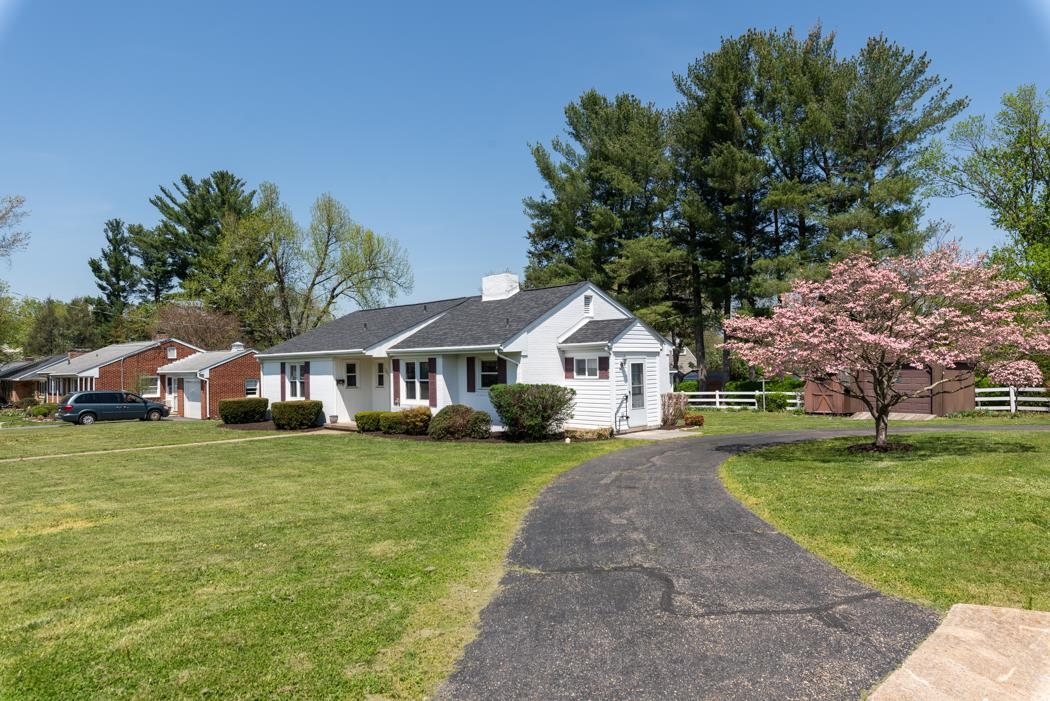 201 Court Road Waynesboro, VA 22980 - Photo 4 of 54 Gallery Image 4