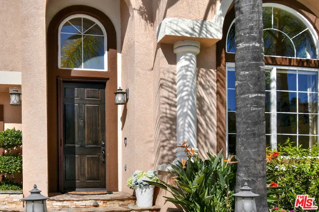 $1,295,000 | 3661 El Encanto Drive, Calabasas, CA 91302