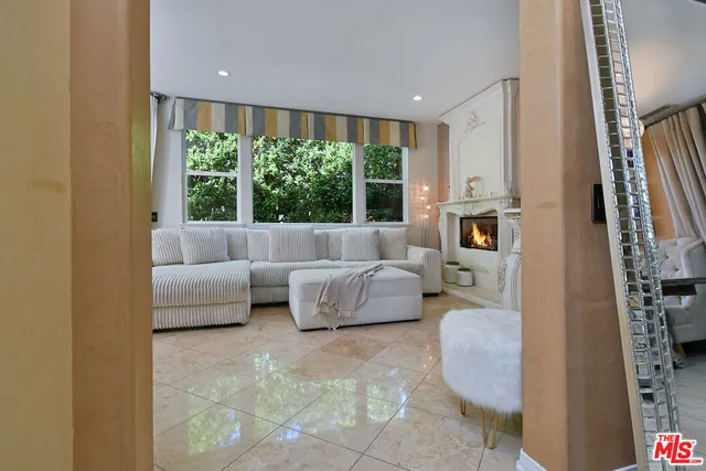 $1,295,000 | 3661 El Encanto Drive, Calabasas, CA 91302