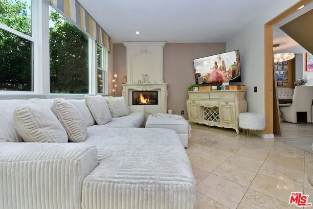 $1,295,000 | 3661 El Encanto Drive, Calabasas, CA 91302