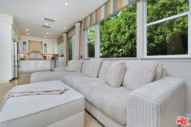 $1,295,000 | 3661 El Encanto Drive, Calabasas, CA 91302