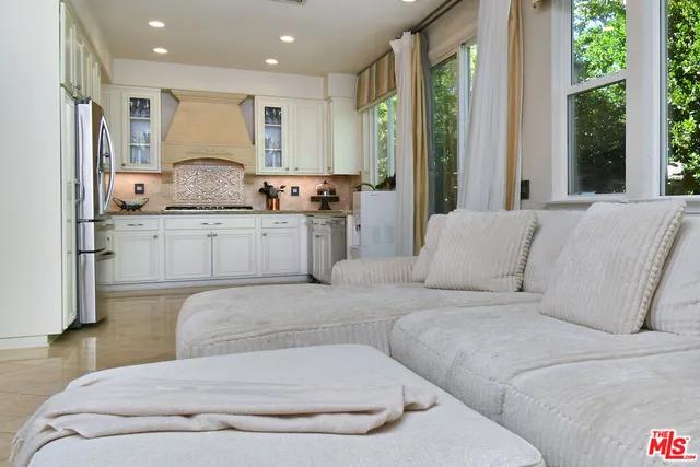 $1,295,000 | 3661 El Encanto Drive, Calabasas, CA 91302